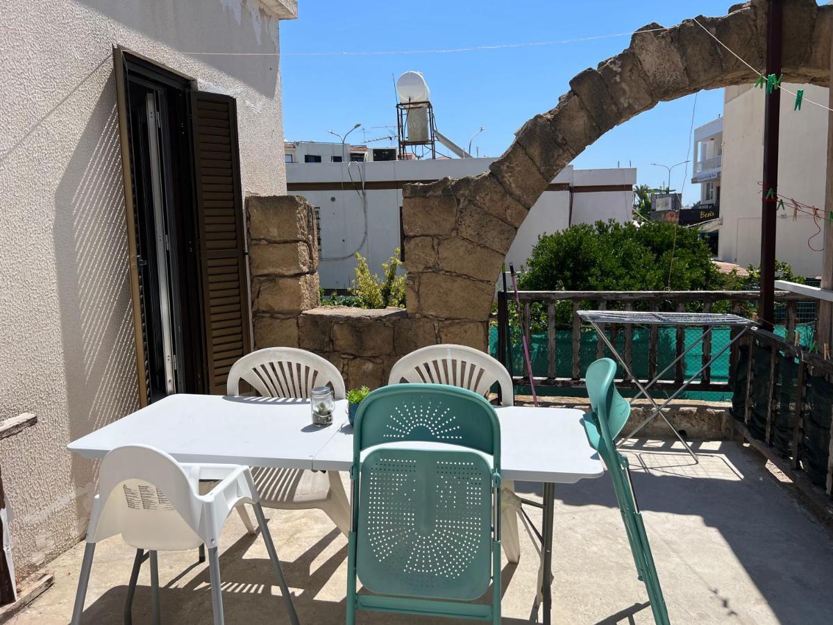 In Kato , 3 Minutes From The Beach Appartement